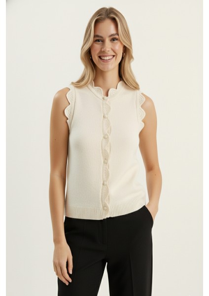 Kadın Dantel Örgü Düğmeli Triko Yelek | Krem – Zarif & Şık Tasarım – Standart Beden
