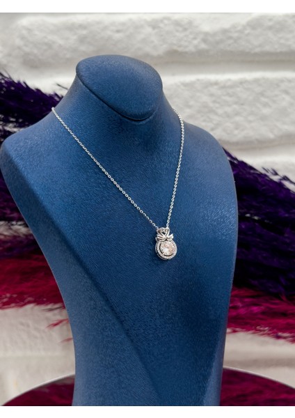 925 Ayar Gümüş Mosanite Taşlı Kuğu Modeli Aşk Temalı Lüks Kadın Kolye fiyatları