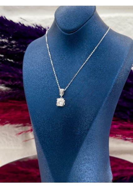 925 Ayar Gümüş Mosanite Taşlı Tektaş Tasarım Trend Kadın Kolye