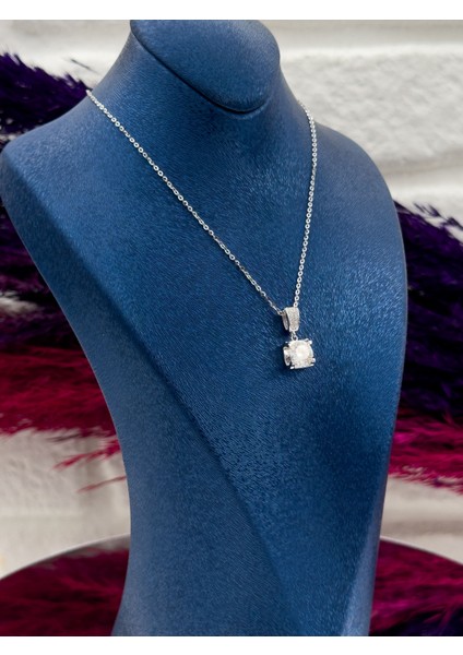 925 Ayar Gümüş Mosanite Taşlı Tektaş Tasarım Trend Kadın Kolye modelleri