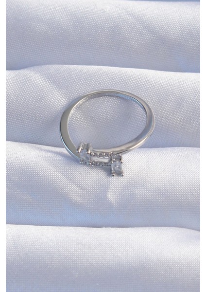 Pirinç Gümüş Renk Zirkon Taşlı Geometrik Ayarlanabilir Yüzük