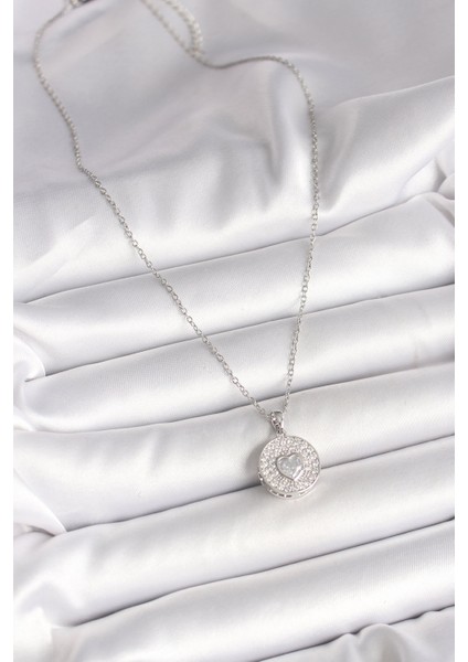 316L Çelik Gümüş Renk Zincir Zirkon Taşlı Kalp Işlemeli Madalyon Model Kadın Kolye