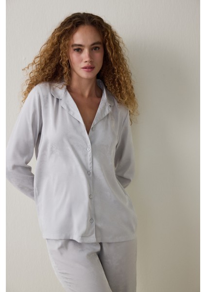 Açık Gri Roses Saten Uzun Kollu Gömlek Yaka Pijama Takımı fiyatları