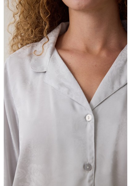 Açık Gri Roses Saten Uzun Kollu Gömlek Yaka Pijama Takımı fırsatları