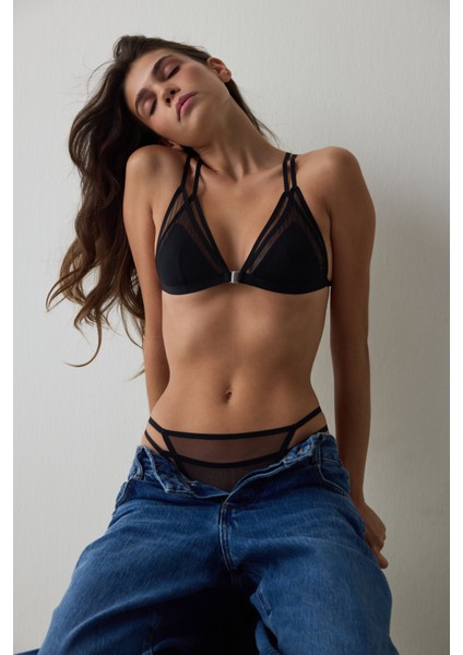 Siyah Önden Açılan Balensiz Dolgusuz Üçgen Sütyen