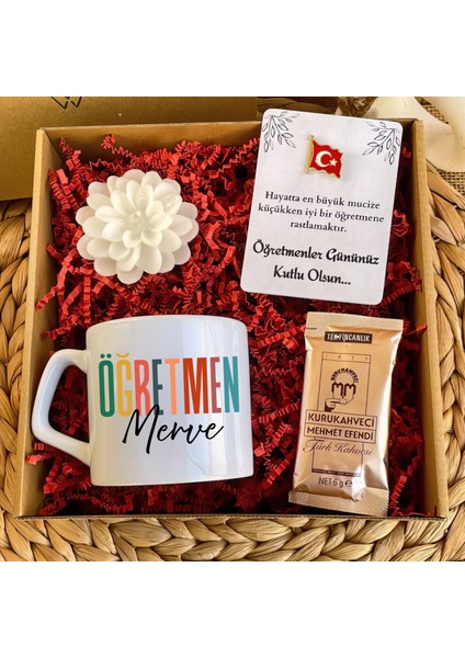 Pastel Harf Tasarımlı Öğretmenler Günü Hediye Kutusu – Isme Özel Kupa