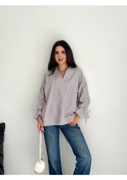 Kadın Arkası Asimetrik Yırtmaç Kesim Detaylı Cizgili Bluz Gömlek - Gri -Vlmr