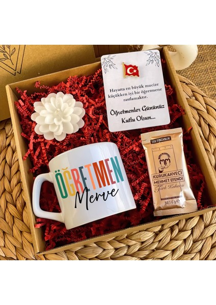 Pastel Harf Tasarımlı Öğretmenler Günü Hediye Kutusu – Isme Özel Kupa fiyatları