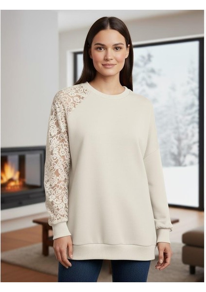Ekru Dantel Detaylı Sweatshirt – Şık ve Rahat Günlük Kadın Üst – Yumuşak Kumaş