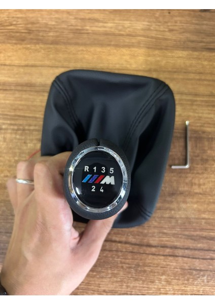 Bmw 3 Serisi E30M Logolu Alman Tipi Işıklı Vites Topuz Körüğü