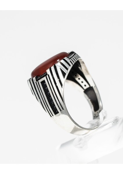 Modern Desenli Kırmızı Akik Taşlı 925 Ayar Gümüş Erkek Yüzük – Güç ve Asaletin Simgesi fırsatları