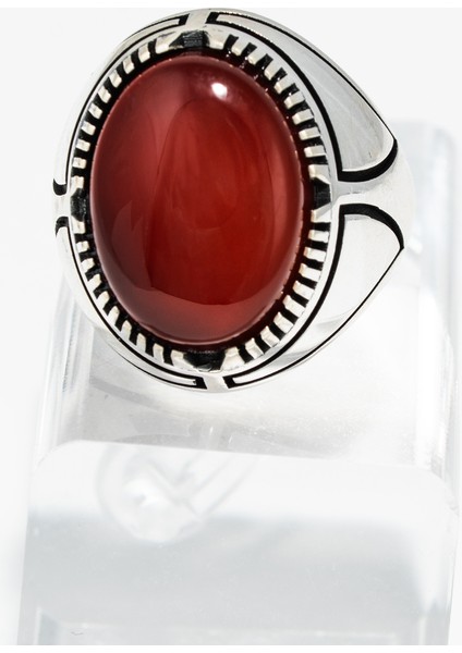 Desenli Kırmızı Akik Taşlı 925 Ayar Gümüş Erkek Yüzük – Güç ve Asaletin Simgesi
