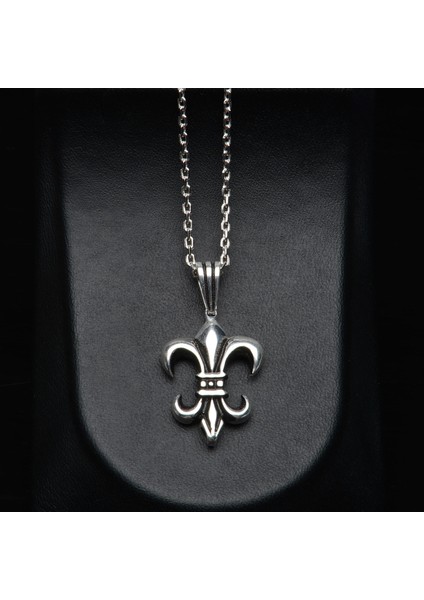 556 Zambak Çiçeği Desenli Gümüş Kolye fiyatları