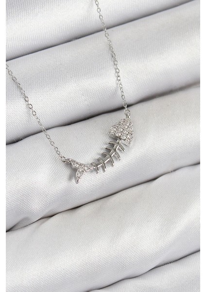 Heyf Pirinç Zirkon Taşlı Balık Kılçığı Model Gümüş Renk Kadın Kolye