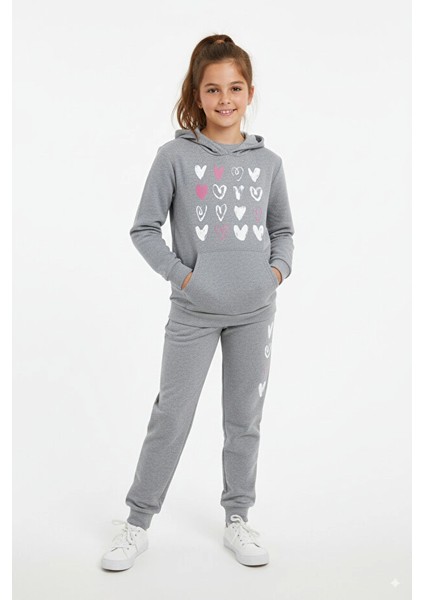 3'lü Kapüşonlu Kalp Baskı Detaylı Kanguru Cepli Kız Çocuk Eşofman Takımı fırsatları