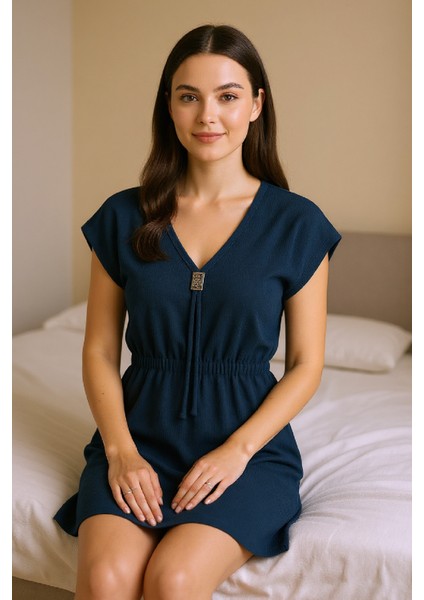 Kadın Lacivert Yanları Yırtmaçlı Tokalı V Yaka Mini Plaj Elbisesi fırsatları