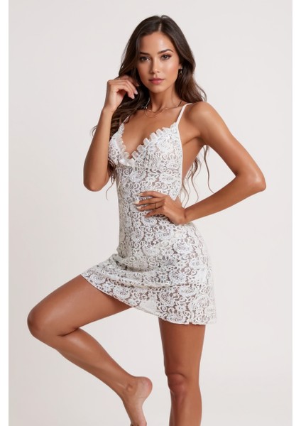 Kadın Beyaz Fırfırlı Tül Detaylı Sırtı Çapraz ve Açık Komple Dantel Gecelik – Modern ve Şık Tasarım fiyatları