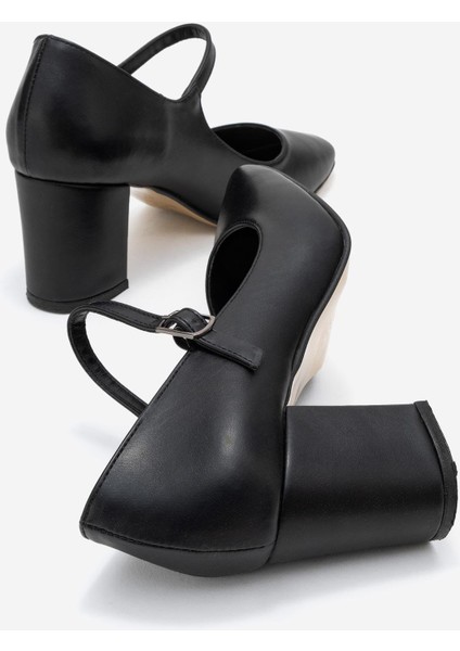 Kadın Küt Burunlu Biyeli Topuklu Ayakkabı; Siyah Cilt fırsatları