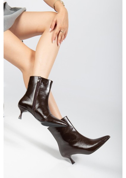 Kahverengi Kadın Ince Topuklu Bot Kırışık Rugan Sivri Burun fiyatları