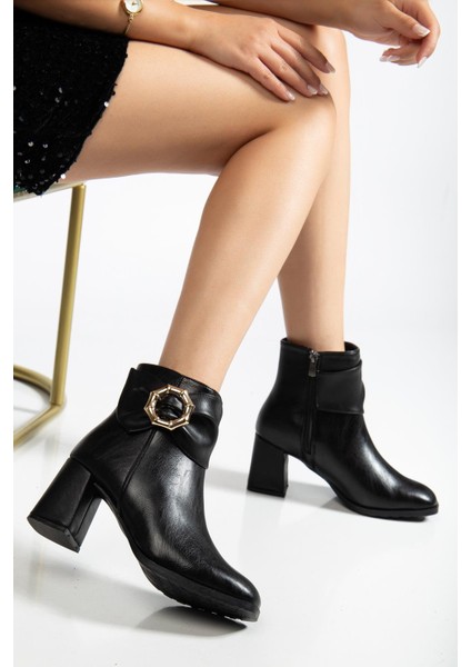 Siyah Kadın Kalın Topuklu Bot Yan Fiyonk Aksesuarlı Küt Burun fiyatları