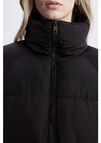 Su Geçirmez Şişme Mont Dik Yaka Fermuarlı Cepli Kısa A0613AX24WN fırsatları