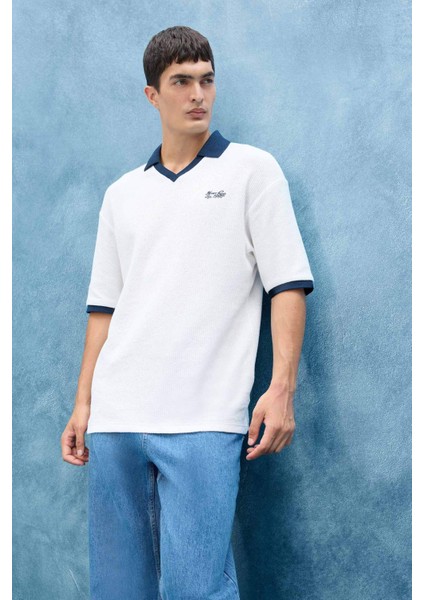 Boxy Fit Rahat Kesim Polo Yaka Kontrast Renkli Dokulu Kısa Kollu Tişört modelleri