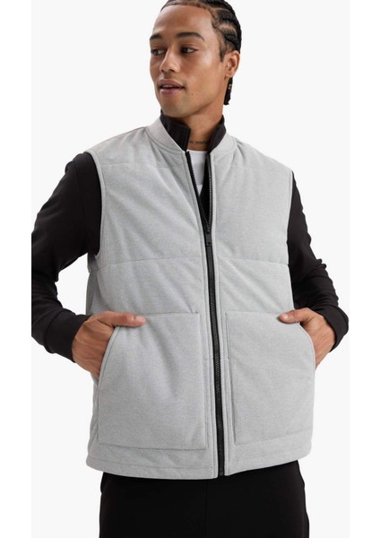 Regular Fit Dik Yaka Fermuarlı Cepli Mevsimlik Yelek E8777AX25AU