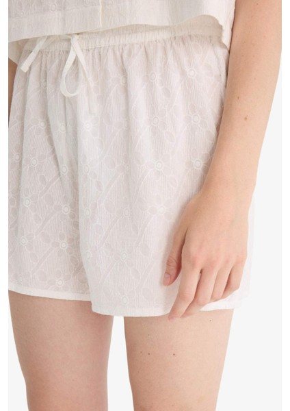 Normal Bel Kısa Paça Brode Şort E6394AX25SM indirimleri