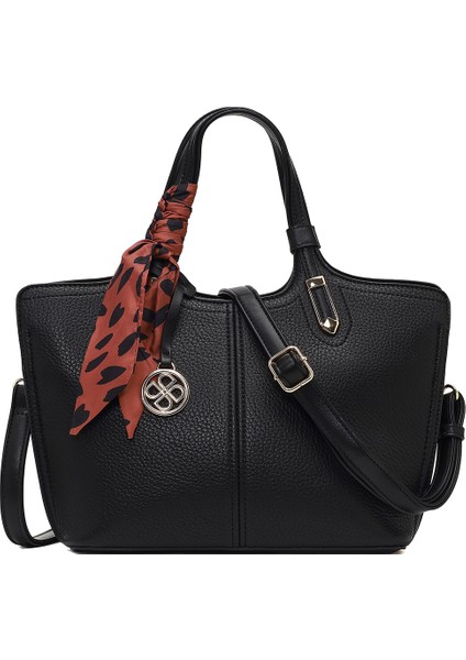 Kadın Siyah Uzun Askılı Aksesuarlı Kol Çantası 25WBD2859FT