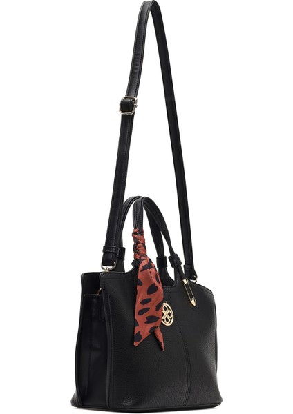 Kadın Siyah Uzun Askılı Aksesuarlı Kol Çantası 25WBD2859FT