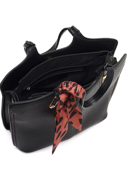 Kadın Siyah Uzun Askılı Aksesuarlı Kol Çantası 25WBD2859FT