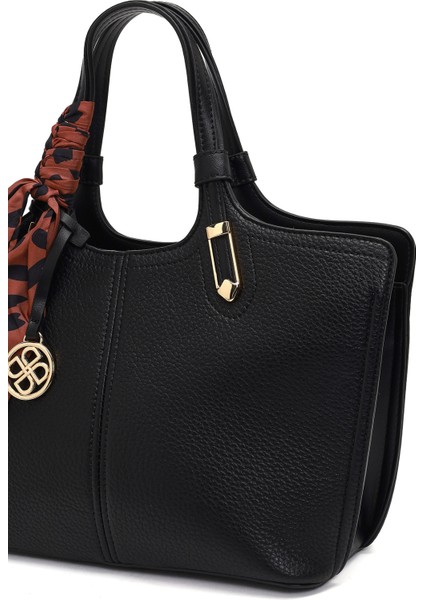 Kadın Siyah Uzun Askılı Aksesuarlı Kol Çantası 25WBD2859FT