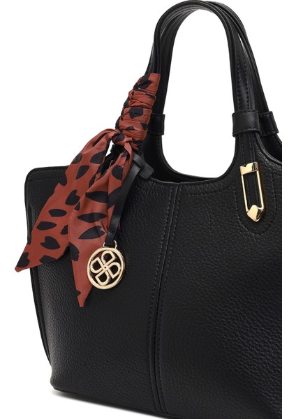 Kadın Siyah Uzun Askılı Aksesuarlı Kol Çantası 25WBD2859FT