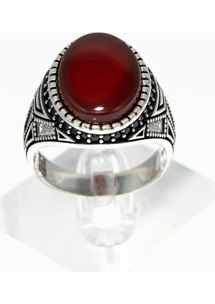 Geometrik Desenli Kırmızı Akik Taşlı 925 Ayar Gümüş Erkek Yüzük – Asalet ve Gücün Sembolü