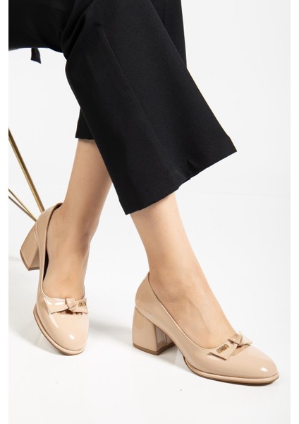 Büyük Beden Kadın Kalın Topuklu Ayakkabı Ten Rugan Fiyonklu Yuvarlak Burun fiyatları