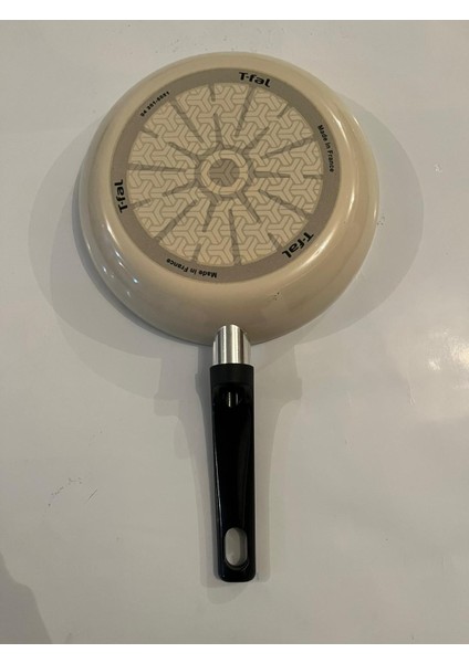 Titanyum Difüzyon Tabanlı 25 cm Krem Tava fiyatları