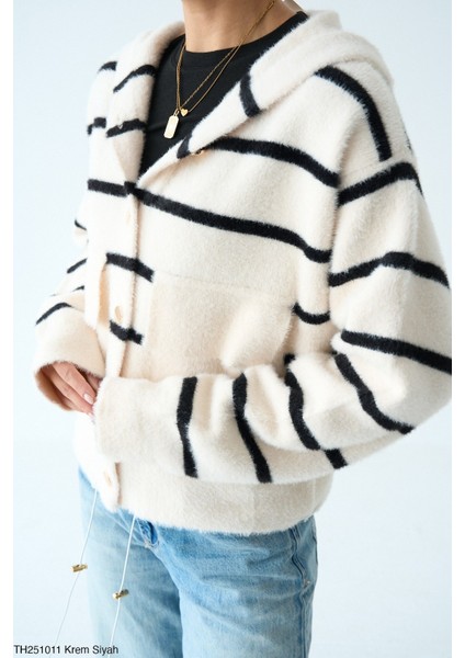 Kadın Düğmeli Standart Beden Çizgili Oversize Triko Hırka