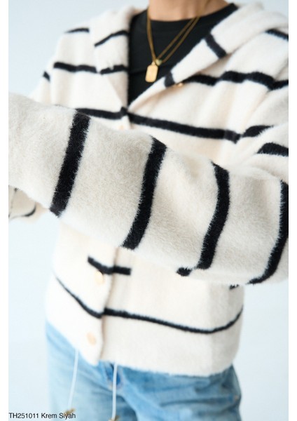 Kadın Düğmeli Standart Beden Çizgili Oversize Triko Hırka fiyatları