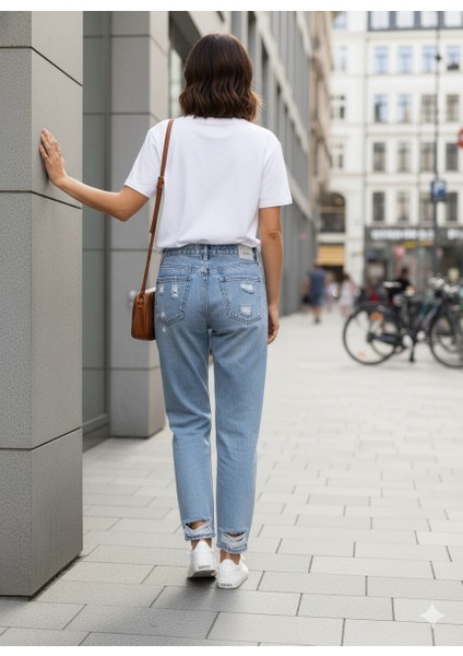 Kadın Yırtık Kot Pantolon Payetli Figür Detaylı Yüksek Bel Bol Kesim Mickey Mouse Desenli Jean