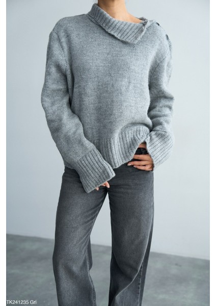 Kadın Yarım Boğaz Düğmel, Uzun Kol Sezonluk Oversize Kazak