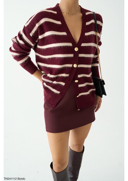 Kadın Düğmeli Standart Beden Çizgili Oversize Triko Hırka modelleri