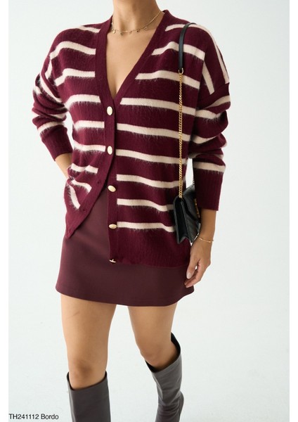 Kadın Düğmeli Standart Beden Çizgili Oversize Triko Hırka fırsatları