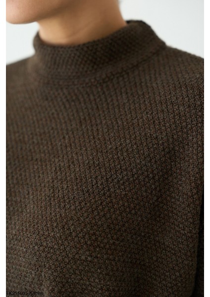 Kadın Yarım Boğaz Kısa Kol Sezonluk Oversize Kazak (Kemersiz)