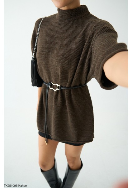 Kadın Yarım Boğaz Kısa Kol Sezonluk Oversize Kazak (Kemersiz) modelleri