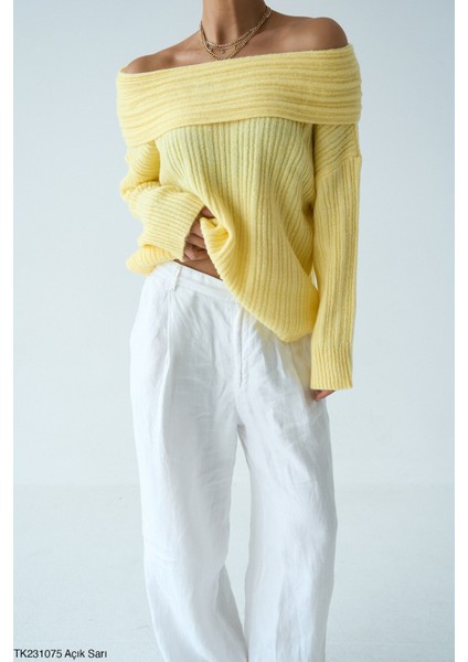 Triko Omuz Açık Kazak