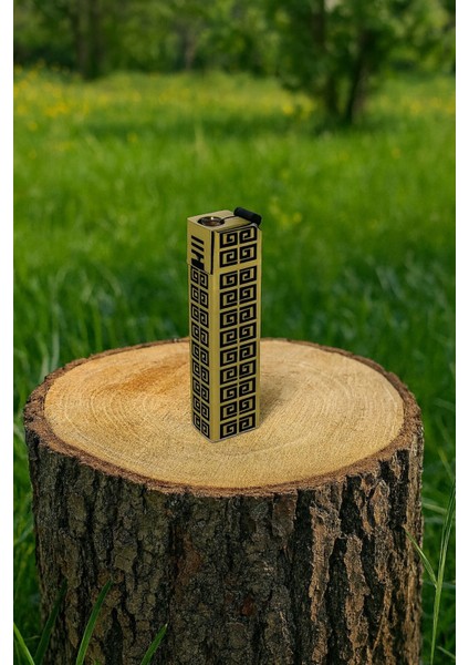 💎 Kareküp Premium Metal Pürmüz Çakmak – Geometrik Desenli Altın Seri