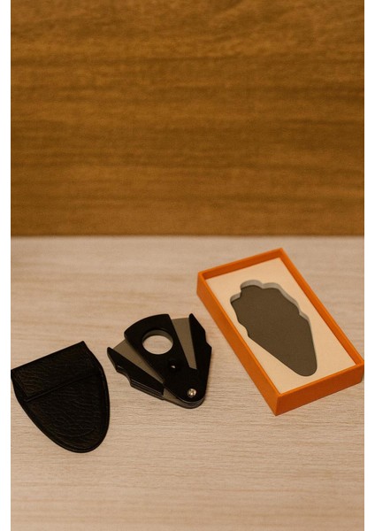 Profesyonel Çelik Puro Makası – Siyah Metal Çift Bıçaklı Kesici + Deri Kılıf ve Özel Kutusu