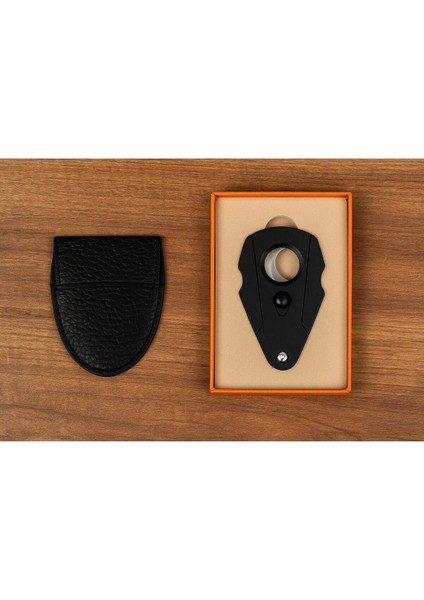 Profesyonel Çelik Puro Makası – Siyah Metal Çift Bıçaklı Kesici + Deri Kılıf ve Özel Kutusu modelleri