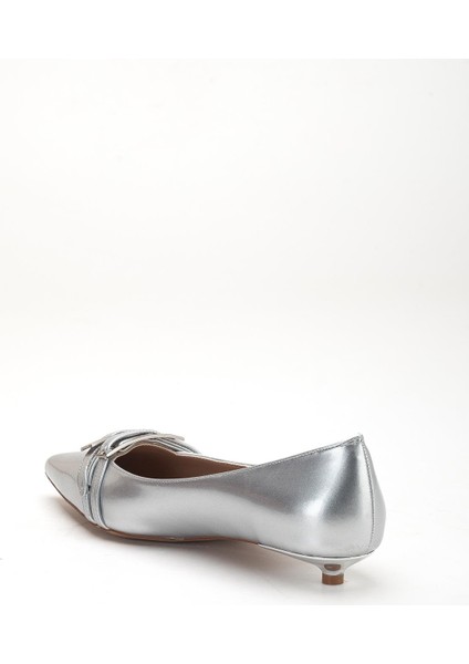 Kadın Kısa Topuklu Ayakkabı Gümüş Rugan Minik Ökçeli Bantlı indirimleri