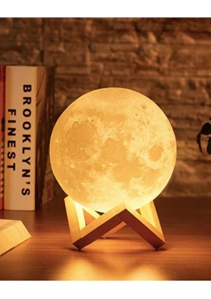 3D Ay Lambası Gece Lambası – Dokunmatik, Renk Değiştiren Dekoratif Masa Lambası (Ahşap Standlı)